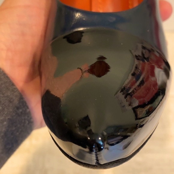 Louis Vuitton Navy Patent Leather Pumps Stilettos Sculptured Heel, Black Cap Toe - Picture 8 of 16